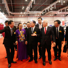 Leaders of Binh Duong province attended the kick-off and opening ceremony of the fair.